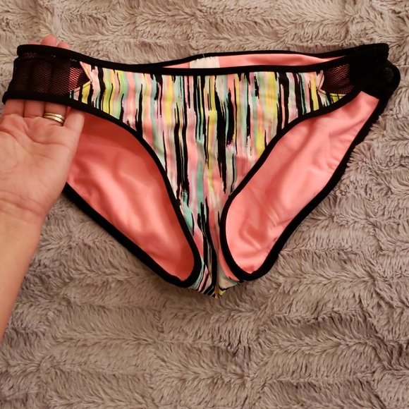 Bathing suit bottoms - Picture 1 of 3